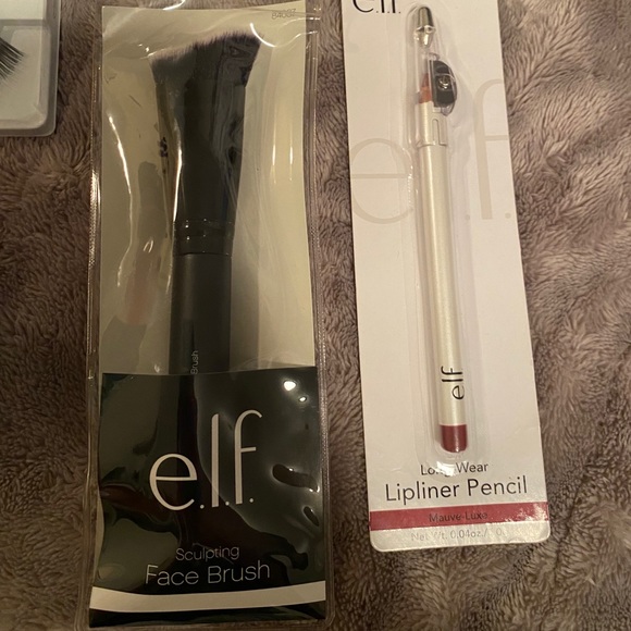 Make-Up Bundle - Picture 2 of 3